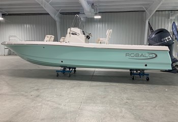 2022 Robalo 226 Cayman Seafoam Boat